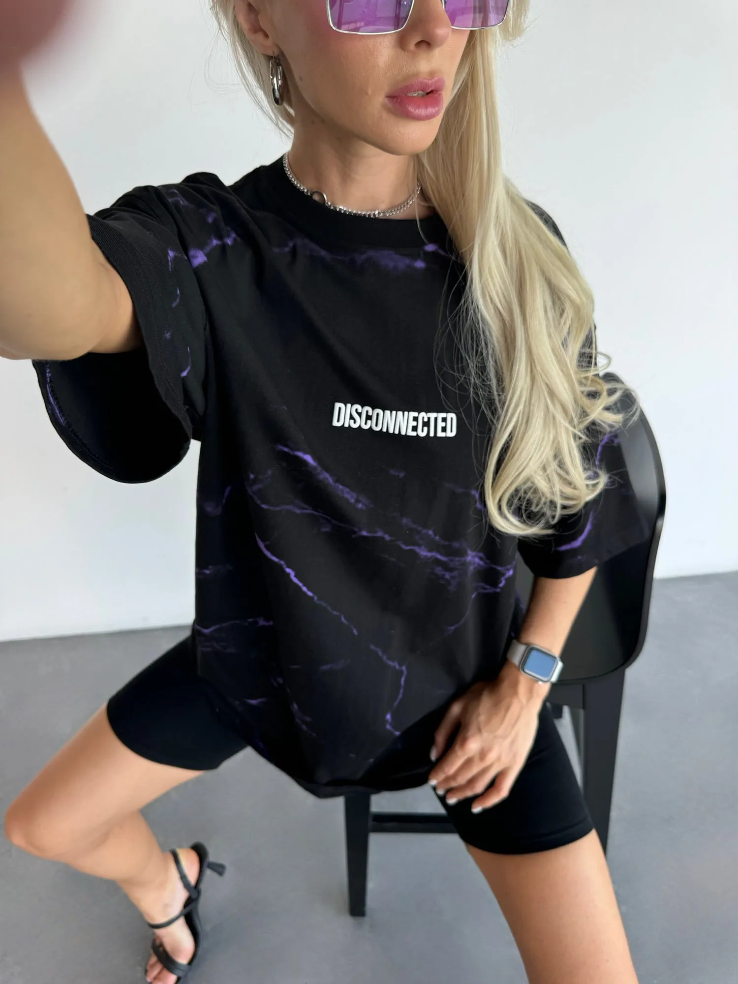 Oversize Disconnected T-shirt - Black and Lila